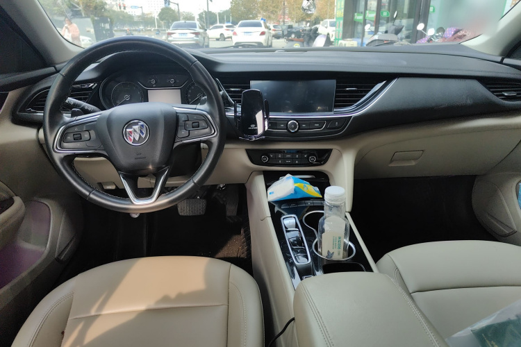 别克 君威 2020款 552T 精英型中控内饰12