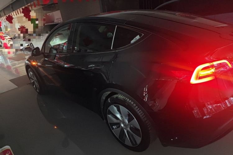 特斯拉 Model Y 2022款 改款 后轮驱动版车身外观4