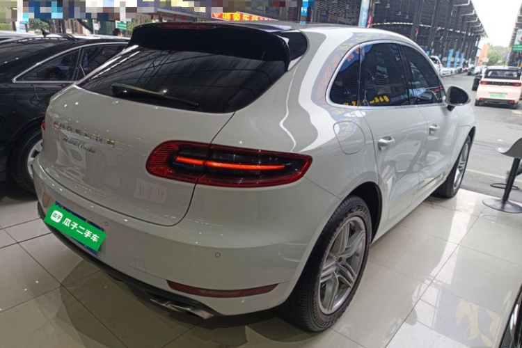 保时捷 2017款  Macan Turbo 3.6T车身外观7