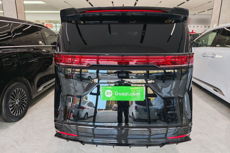 腾势D9 2024款 DM-i 980 四驱尊荣型车身外观6008