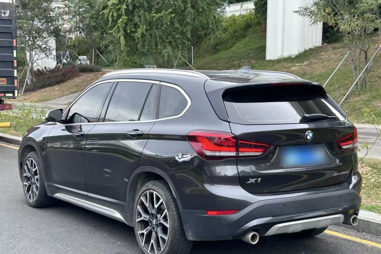 宝马X1 2022款 xDrive25Li 尊享型车身外观6005