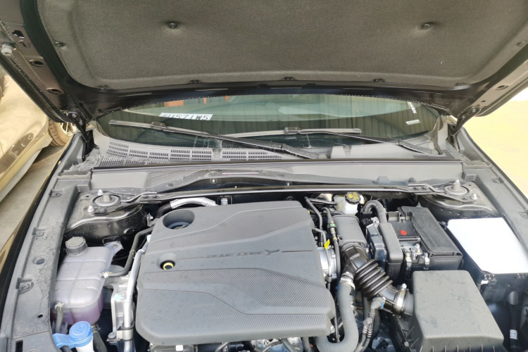 长安UNI-V 2024款 1.5T 尊贵运动型机舱底盘24