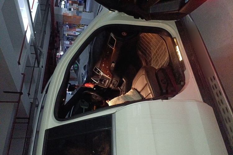 奔驰M级 2012款 ML 350 豪华型局部细节9005