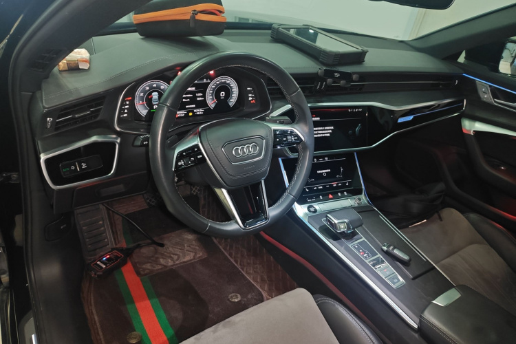 奥迪A6L 2023款 改款 45 TFSI quattro 臻选动感型中控内饰7002