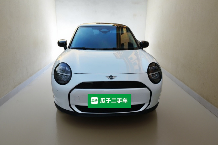 电动MINI COOPER 2024款 456km COOPER E 经典派车身外观2