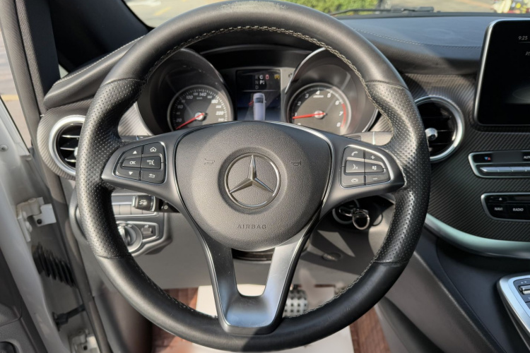 奔驰V级 2018款 V 260 AMG 运动版 国V中控内饰7004