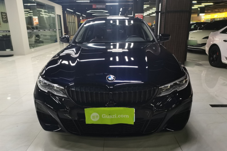 宝马3系 2021款 改款二 325i M运动曜夜套装车身外观2