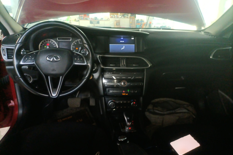 英菲尼迪QX30 2017款 1.6T 两驱运动版中控内饰12