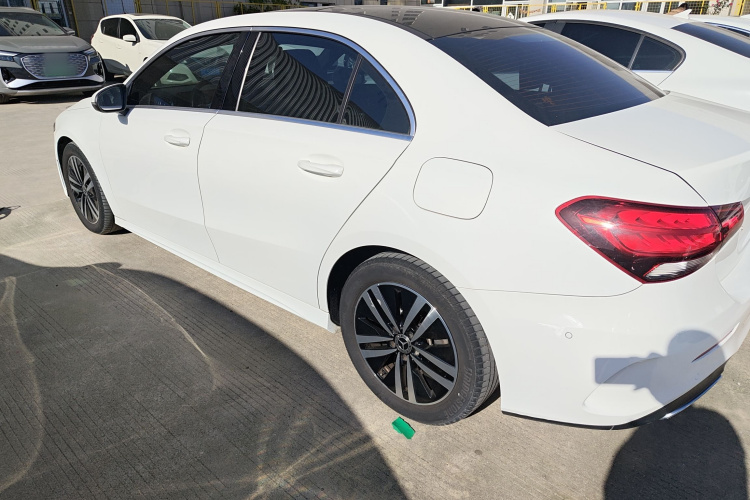 奔驰A级 2019款 A 180 L 运动轿车车身外观4