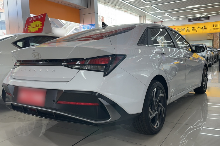 现代 伊兰特 2023款 1.5L CVT GLX精英版车身外观6004