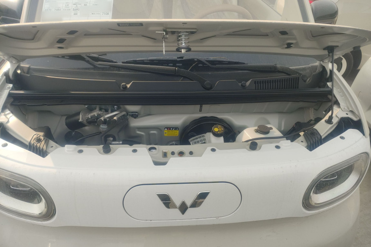 五菱汽车 宏光MINIEV 2024款 第三代 215km 青春版机舱底盘24