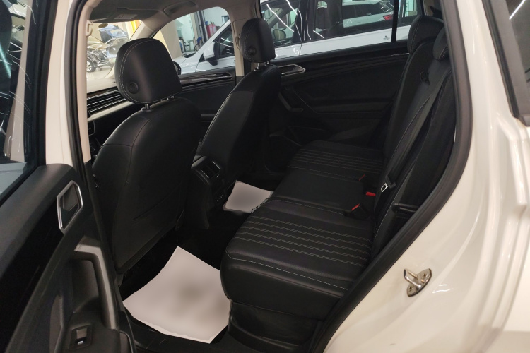 大众 途观L 2023款 330TSI 自动两驱舒享版中控内饰7004