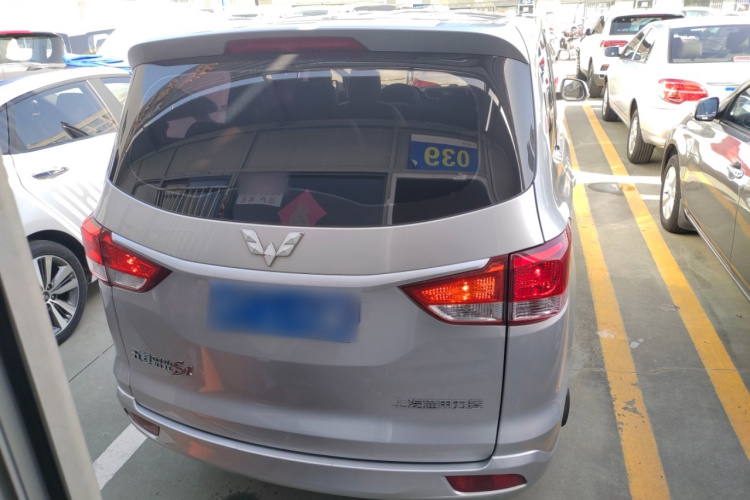 五菱汽车 五菱宏光 2015款 1.5L S1标准国V车身外观6002