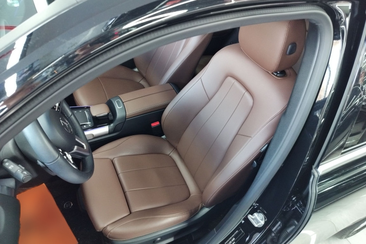 奔驰GLB 2023款 GLB 220 动感型局部细节19