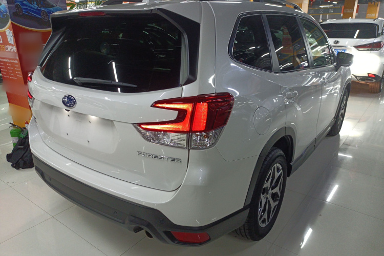 斯巴鲁 森林人 2021款 2.0i 豪华版EyeSight车身外观7