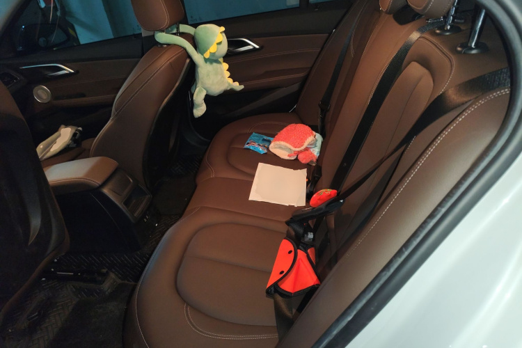 宝马1系 2023款 120i M运动曜夜版中控内饰21