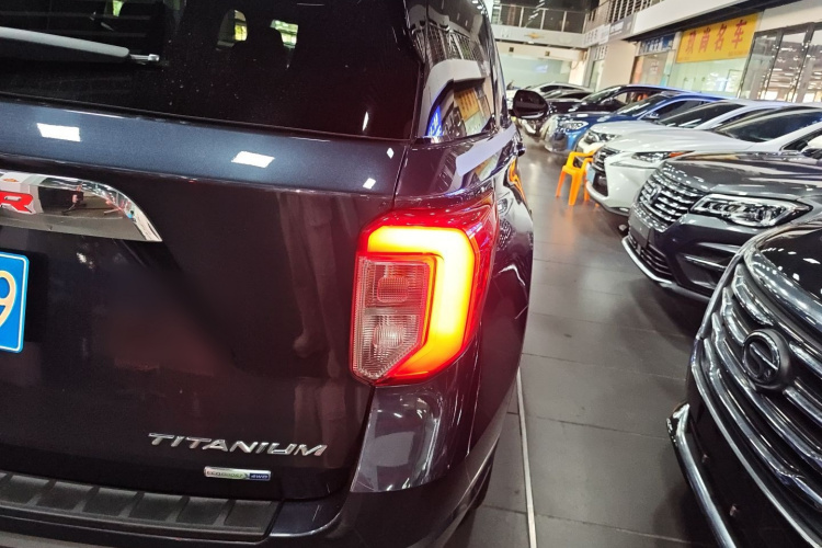 福特 探险者 2020款 EcoBoost 285 四驱风尚版 7座车身外观9