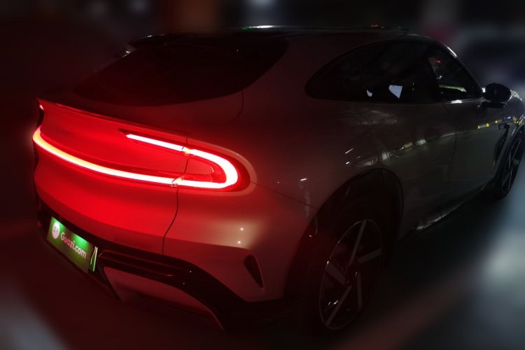 小米汽车 小米YU7 2025款 超长续航高性能四驱Max版车身外观7