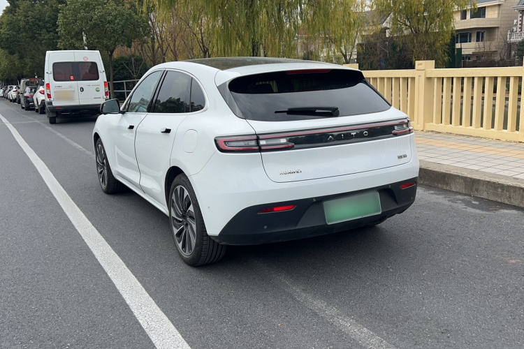 鸿蒙智行 问界M5 2022款 增程四驱旗舰版车身外观6004