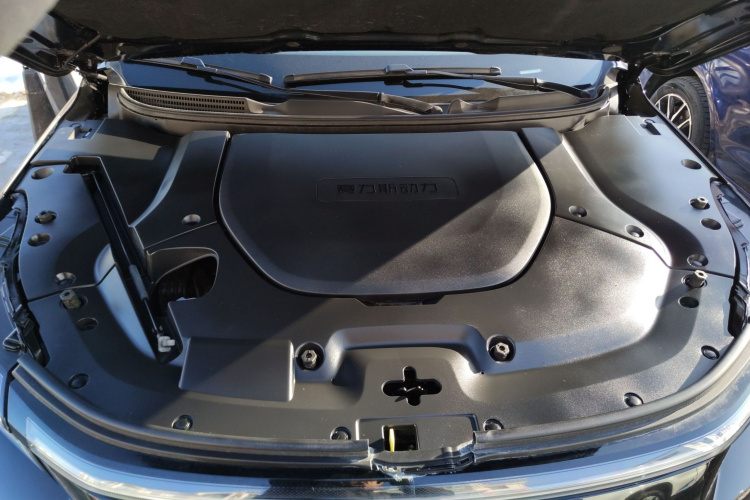 蓝电E5 PLUS 2025款 165km 长续航版 5座机舱底盘24