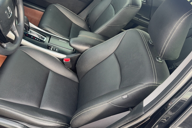 本田 雅阁 2015款 2.0L LX 舒适版局部细节19