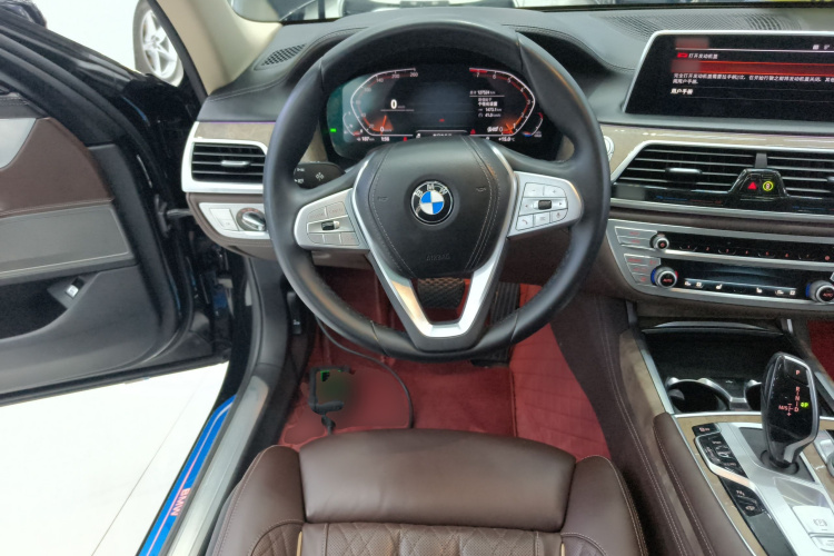 宝马7系 2021款 740Li 领先型 豪华套装中控内饰13