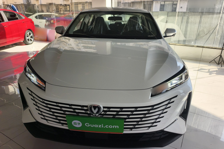 长安 逸动 2025款 蓝鲸 1.5T 500Bar尊贵型车身外观2