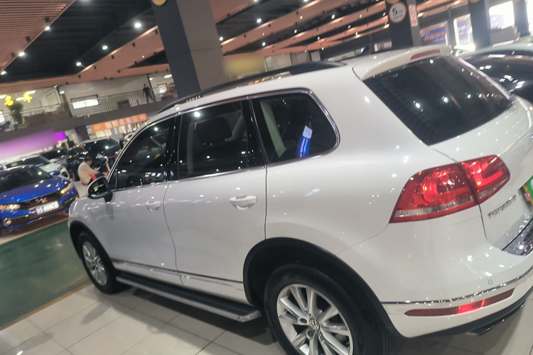 大众 途锐  3.0TSI 标配型车身外观4