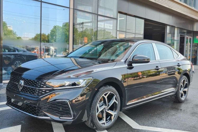 大众 帕萨特 2025款 出众款 330TSI 精英版车身外观6003