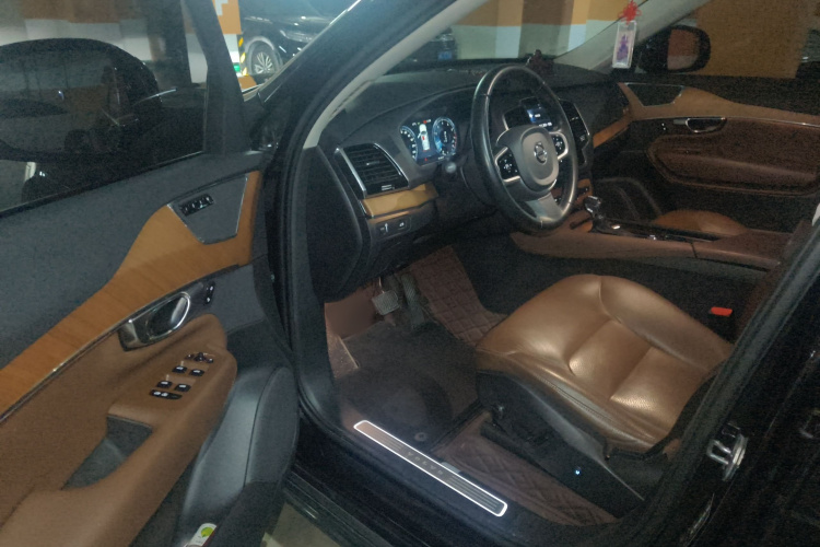 沃尔沃XC90 2020款 T6 智逸豪华版 7座中控内饰7003