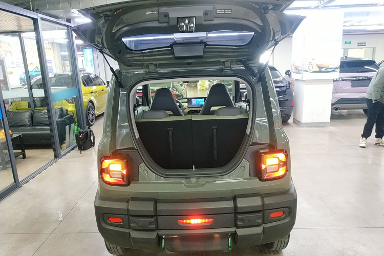 吉利银河 2024款 200km 熊猫骑士机舱底盘23