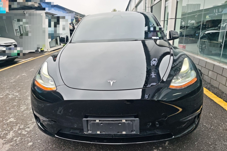特斯拉 Model Y 2021款 长续航全轮驱动版车身外观2