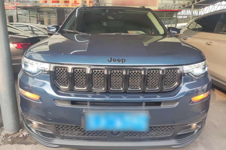 Jeep 大指挥官 2020款 2.0T 四驱夜鹰版车身外观2