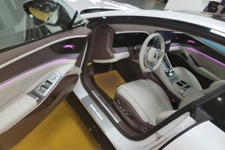 腾势Z9GT 2024款 1100四驱Max版中控内饰7003