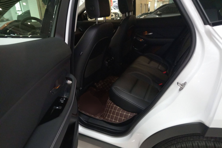 捷豹E-PACE 2024款 耀黑运动版 R-DYNAMIC SE BLACK中控内饰21