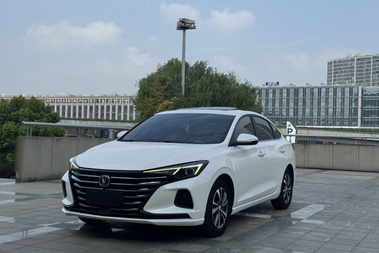 长安 逸动 2020款 PLUS 百万版 1.6L GDI CVT豪华型车身外观1