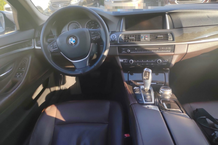 宝马5系 2014款 525Li 领先型中控内饰13