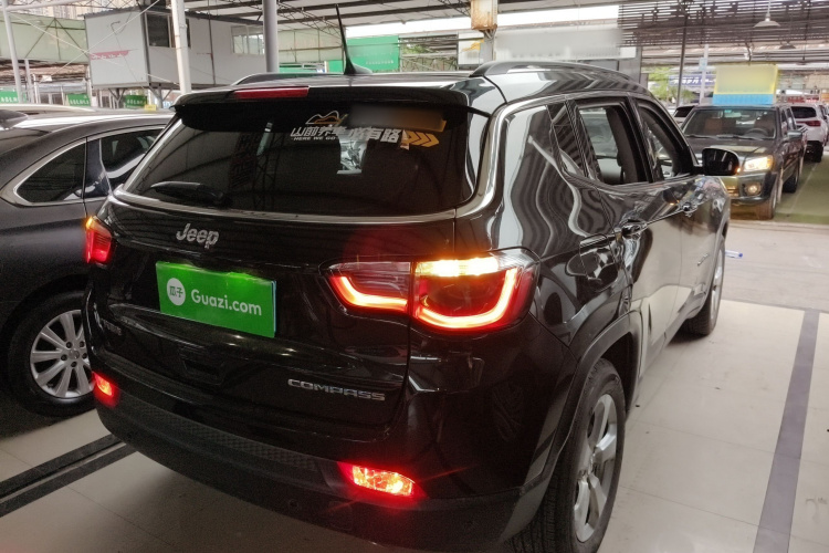 Jeep 指南者 2019款 220T 自动悦享版车身外观7