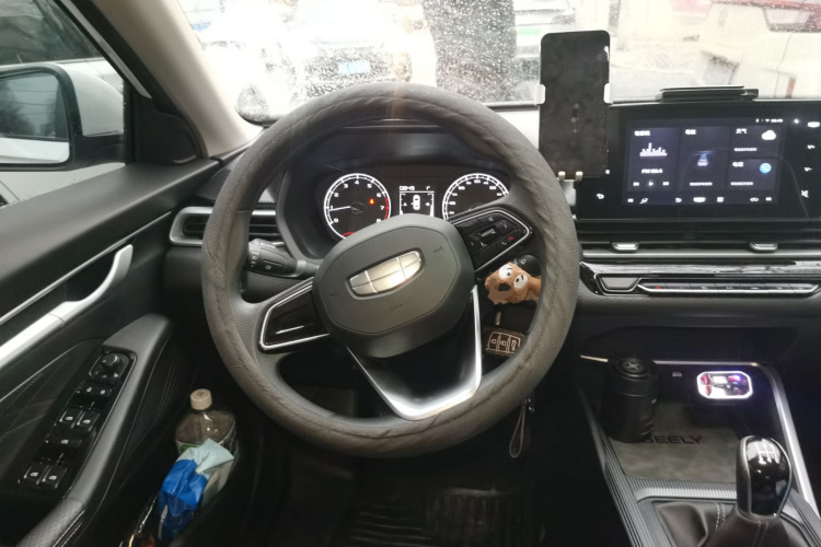 吉利汽车 帝豪 2025款 第4代 1.5L 手动星耀版中控内饰13