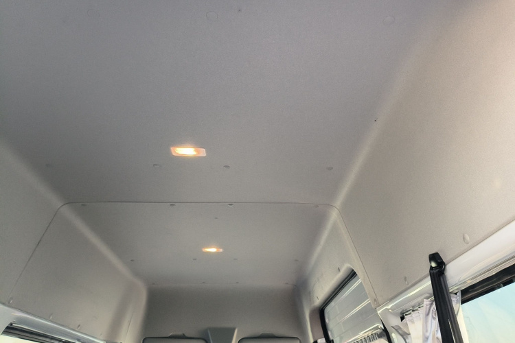 江铃福顺 2025款 2.0T 8AT柴油中轴中高顶商运型多功能乘用车7座局部细节9004