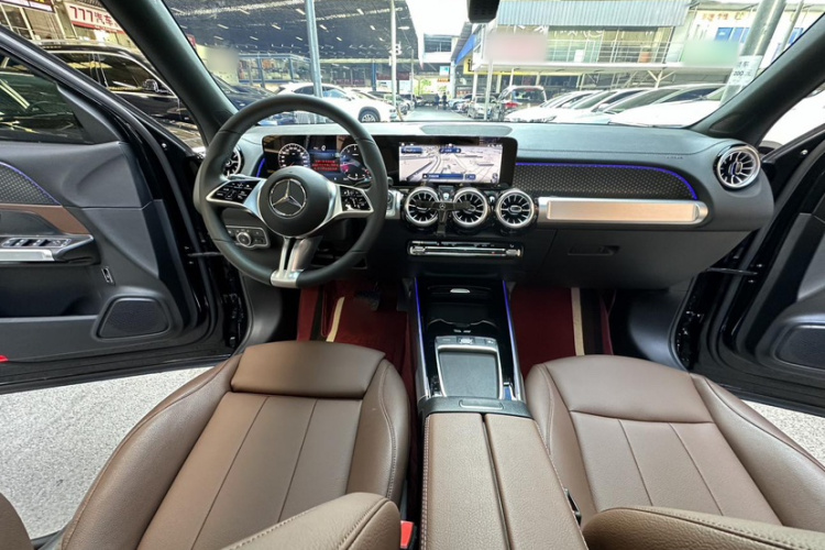 奔驰GLB 2024款 GLB 200 动感型中控内饰7014