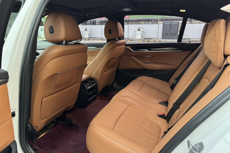 宝马5系 2019款 530Li 领先型 M运动套装中控内饰7004