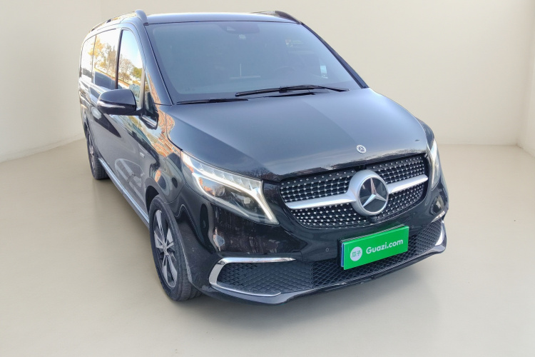 奔驰V级 2021款 V 260 L 长轴距尊贵版车身外观3