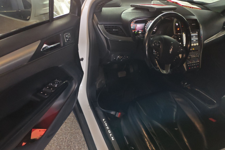 林肯MKC 2017款 2.0T 两驱尊享版中控内饰7003