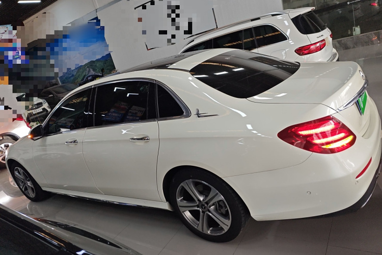 奔驰E级 2020款 E 260 L 运动型车身外观4