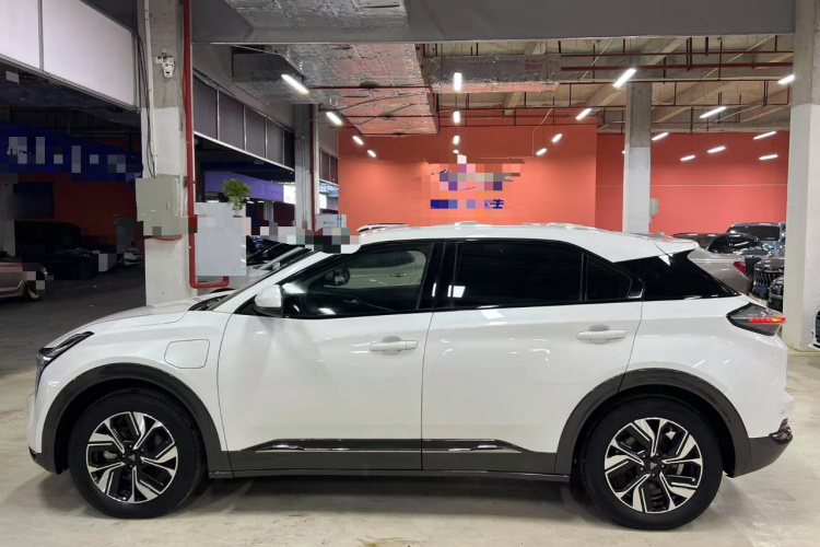 哪吒汽车 2023款 哪吒U-Ⅱ 挑战版 500 U秀 磷酸铁锂车身外观6003