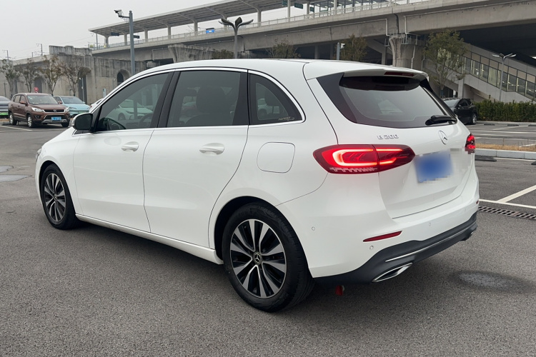 奔驰B级 2021款 B 200 动感型车身外观6006