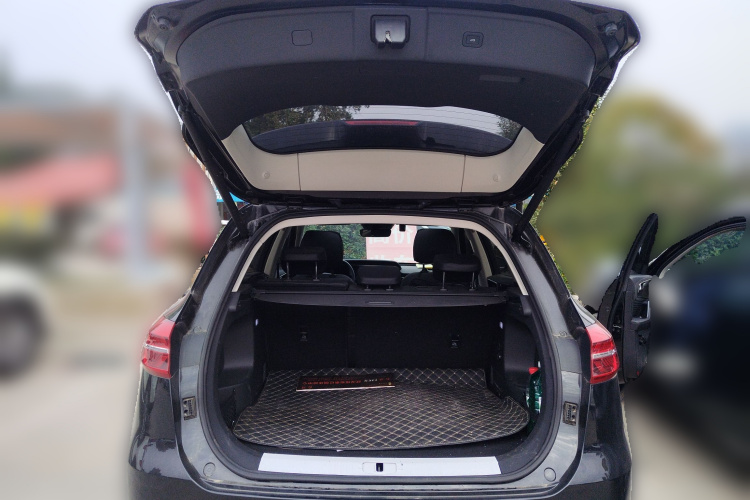 红旗HS5 2022款 改款 2.0T 智联旗享版中控内饰23