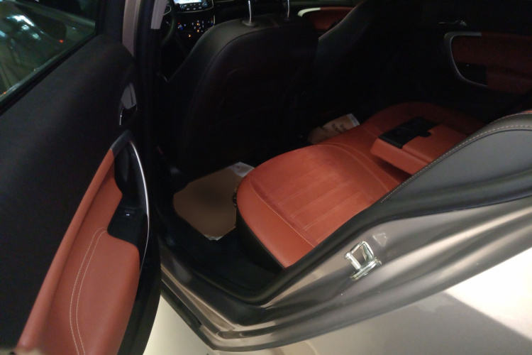 别克 君威 2015款 1.6T 精英技术型中控内饰7004