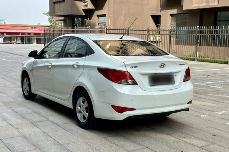 现代 瑞纳 2014款 1.4L 手动智能型GLS车身外观6004